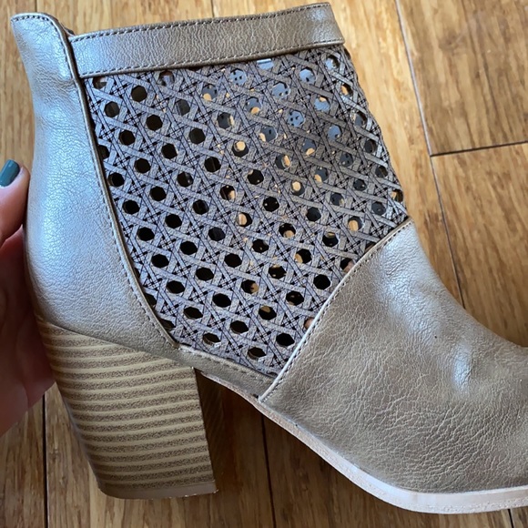 Brown leather heeled booties - Picture 5 of 5